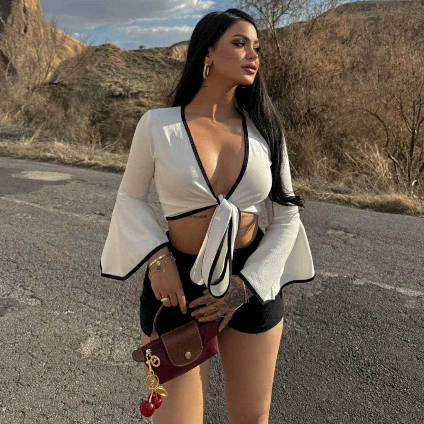 V-neck lace up long sleeved sexy spicy girl short top