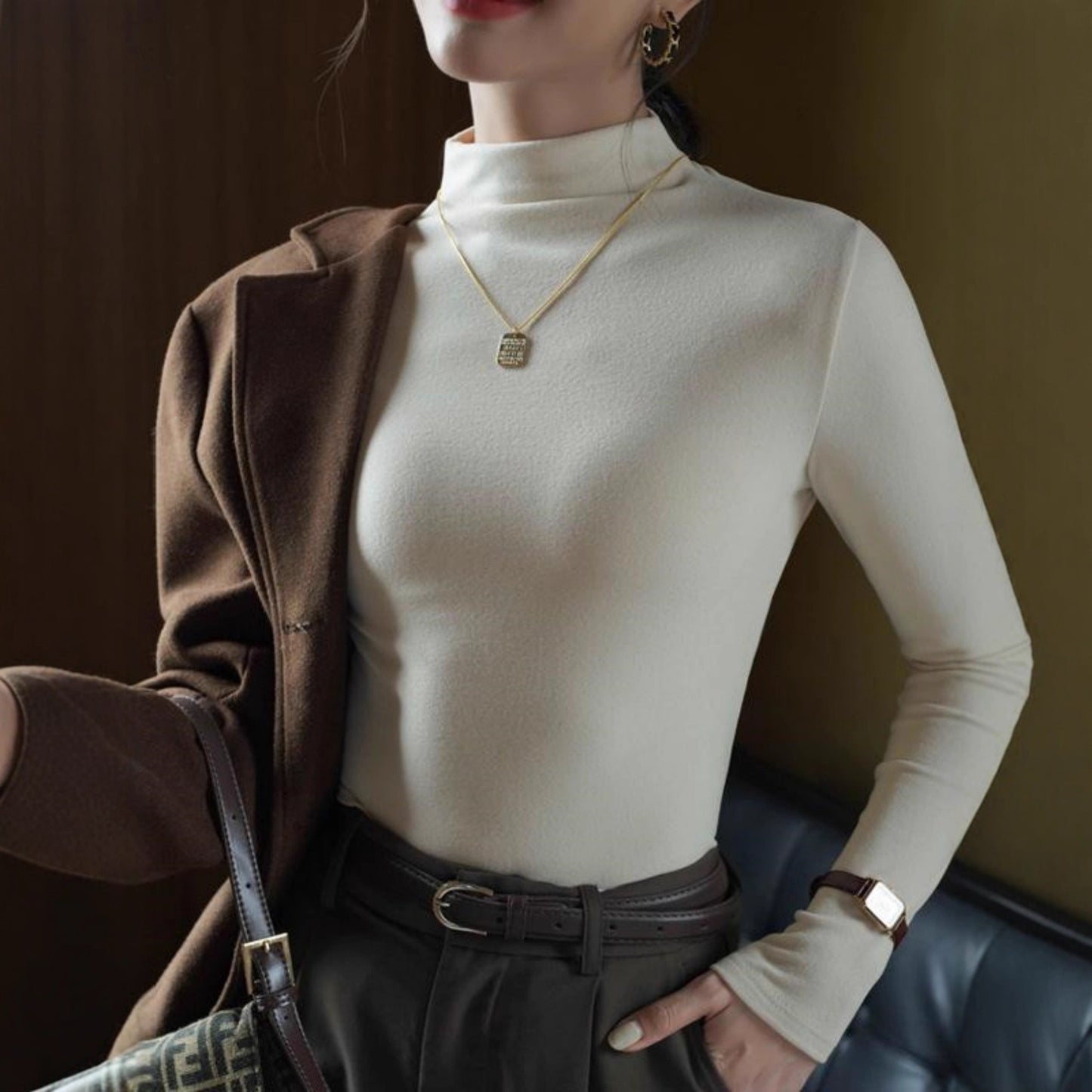 Solid color long sleeved T-shirt with half high neck base